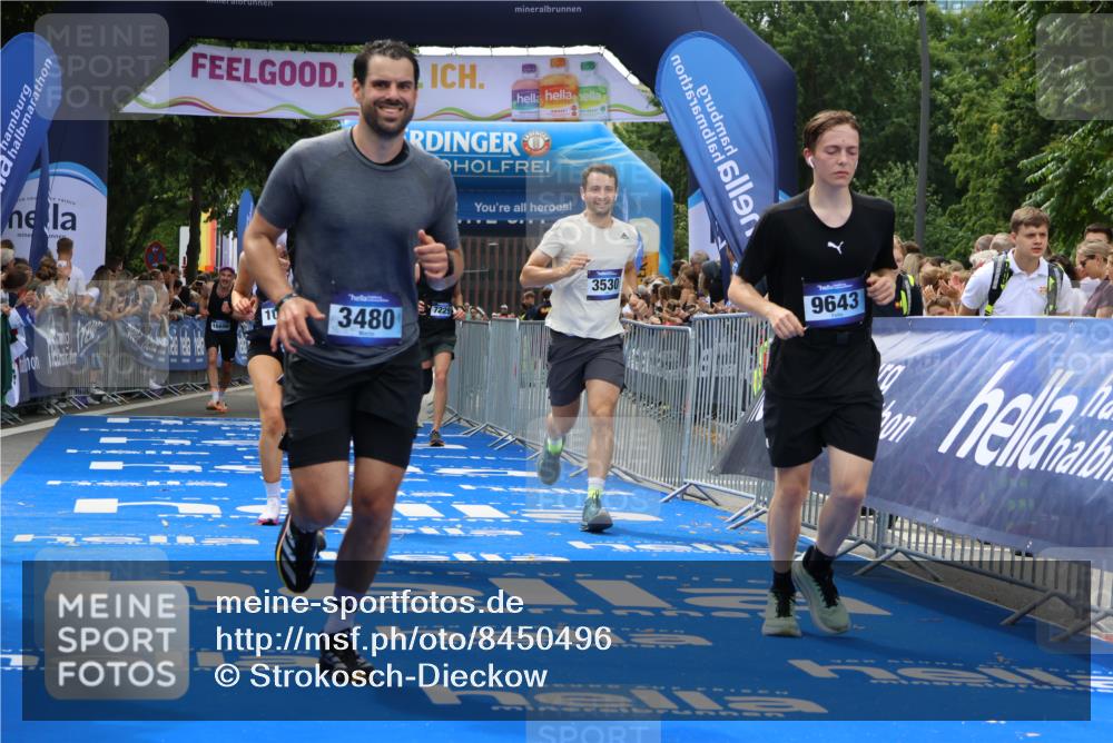 29.06.2025 - hella hamburg halbmarathon Strokosch-Dieckow http://msf.ph/oto/8450496 29.06.2025 10:37:55 Ziel 2404, 3480, 3530, 7229, 8091, 9643, 10793, 11049, 11952, 12915, 13148, 13900, 15303, 16698, 18103, 18529 meine-sportfotos.de