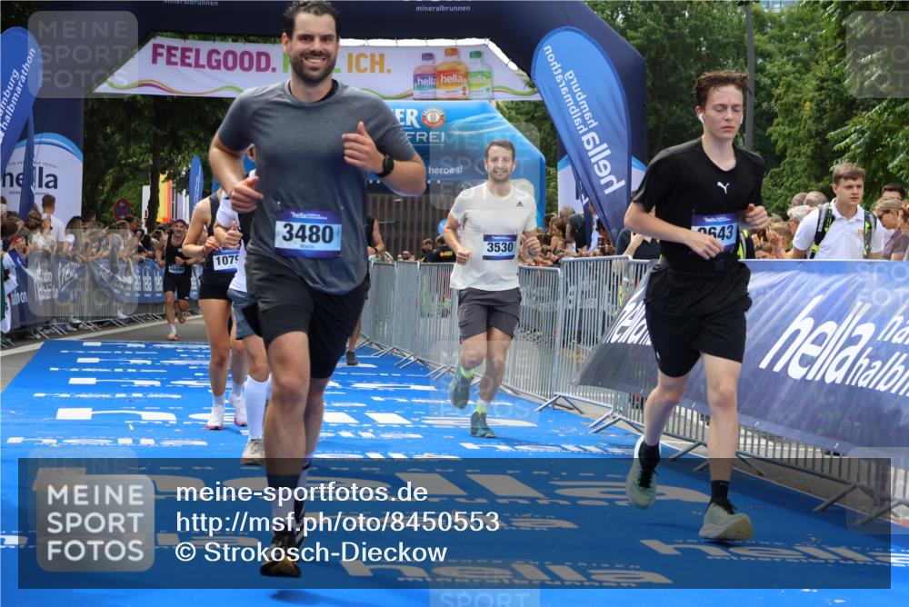 29.06.2025 - hella hamburg halbmarathon Strokosch-Dieckow http://msf.ph/oto/8450553 29.06.2025 10:37:55 Ziel 2404, 3480, 3530, 7229, 8091, 9643, 10793, 11049, 11952, 12915, 13148, 13900, 15303, 16698, 18103, 18529 meine-sportfotos.de