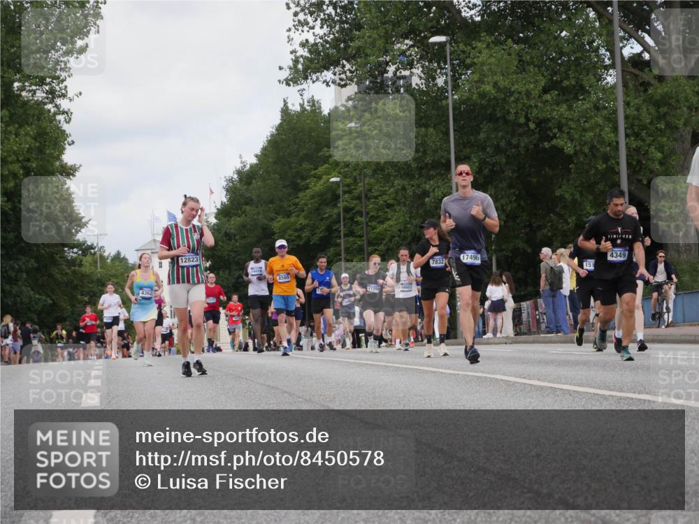 29.06.2025 - hella hamburg halbmarathon Luisa Fischer http://msf.ph/oto/8450578 29.06.2025 10:32:21 Kennedybrücke 4362, 12823, 16659, 8560, 11269, 16662, 17496, 7832, 151, 4349, 1518, 1557, 3445, 3717, 4349, 5167, 6285, 6632, 7832, 9714, 10198 meine-sportfotos.de