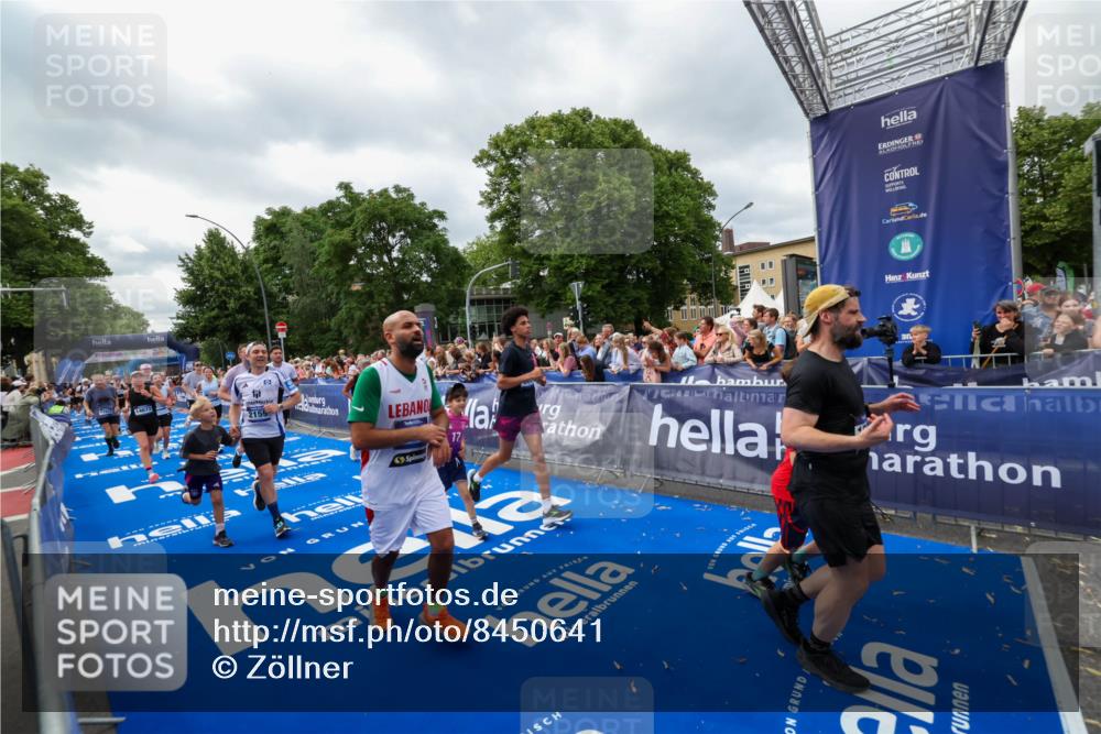 29.06.2025 - hella hamburg halbmarathon Zöllner http://msf.ph/oto/8450641 29.06.2025 10:58:58 Ziel 2159, 3859, 4632, 4833, 5885, 6438, 6860, 7223, 8807, 9156, 9353, 10268, 10518, 10788, 10915, 12734, 12735, 13654, 14673, 17531, 17810, 17931, 18180, 18833, 19002, 19003 meine-sportfotos.de