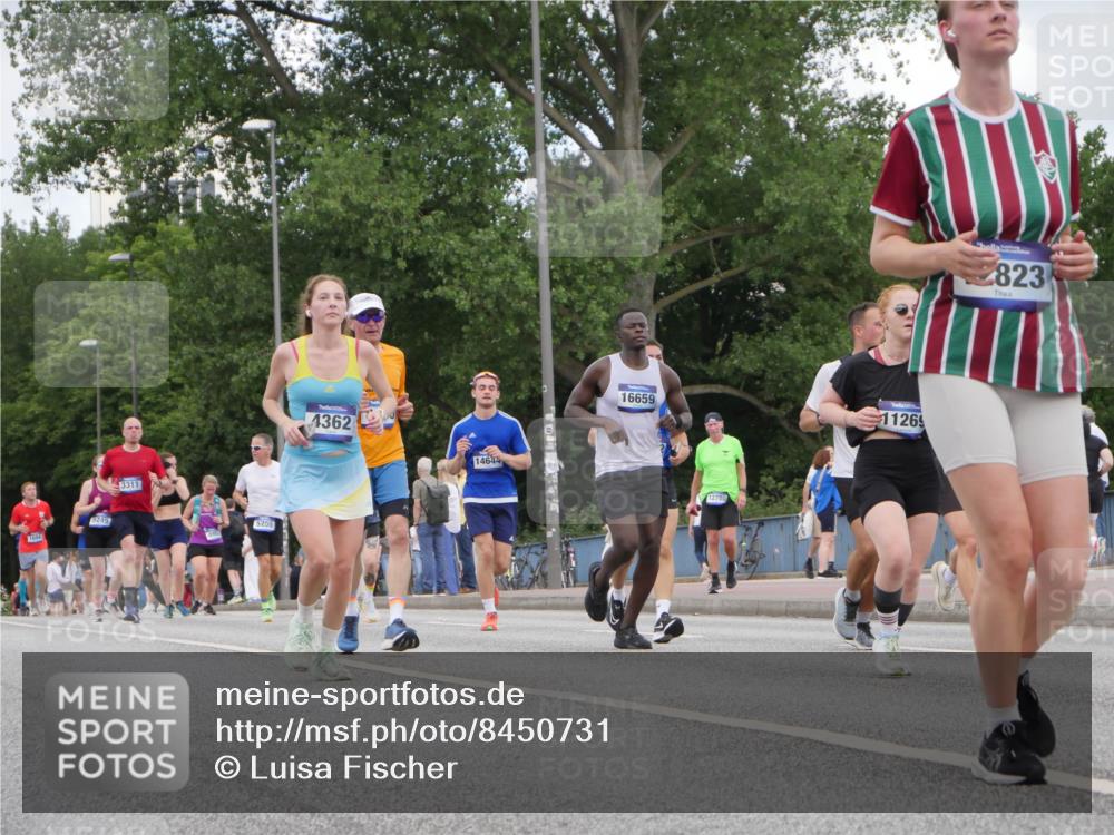 29.06.2025 - hella hamburg halbmarathon Luisa Fischer http://msf.ph/oto/8450731 29.06.2025 10:32:28 Kennedybrücke 1694, 5249, 3311, 5250, 1362, 14644, 16659, 12780, 11269, 823, 1518, 3311, 4349, 4362, 4395, 6285, 7832, 8560 meine-sportfotos.de