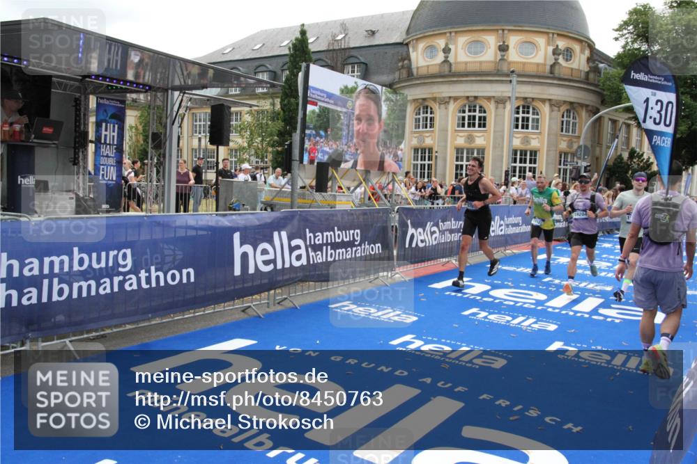 29.06.2025 - hella hamburg halbmarathon Michael Strokosch http://msf.ph/oto/8450763 29.06.2025 10:29:41 Ziel 6781, 7186, 8784, 16818, 18422, 18699, 19204 meine-sportfotos.de