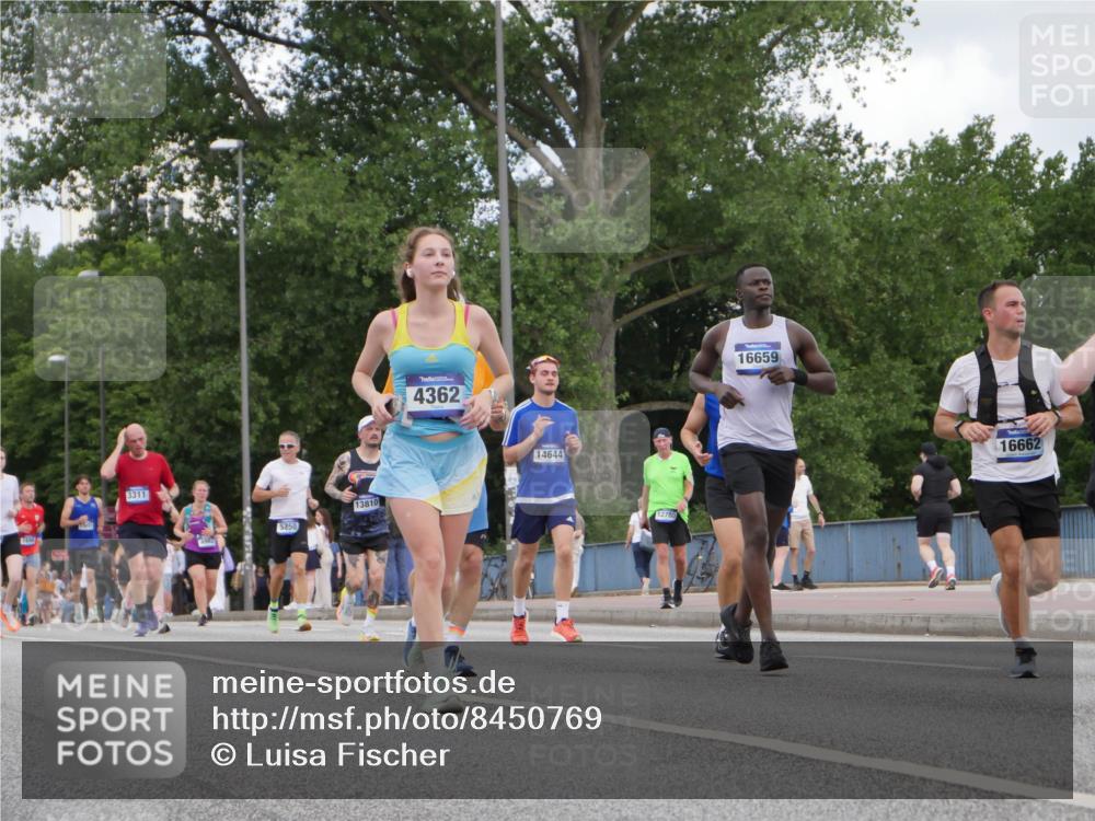 29.06.2025 - hella hamburg halbmarathon Luisa Fischer http://msf.ph/oto/8450769 29.06.2025 10:32:29 Kennedybrücke 3311, 5250, 13810, 4362, 14644, 12780, 16659, 16662, 1518, 3311, 4362, 4395, 6285, 7832, 8560 meine-sportfotos.de