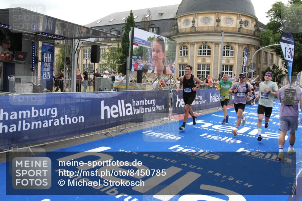 29.06.2025 - hella hamburg halbmarathon Michael Strokosch http://msf.ph/oto/8450785 29.06.2025 10:29:41 Ziel 6781, 7186, 8784, 16818, 18422, 18699, 19204 meine-sportfotos.de