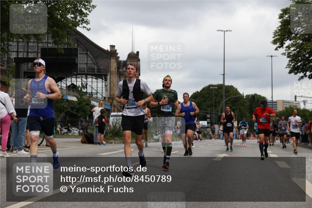 29.06.2025 - hella hamburg halbmarathon Yannick Fuchs http://msf.ph/oto/8450789 29.06.2025 10:55:39 20KM 1135, 1138, 2086, 2391, 2591, 3400, 4068, 5839, 5870, 6391, 7033, 7049, 7757, 8364, 8531, 8590, 9297, 9752, 9932, 10031, 10177, 10194, 10746, 11465, 12125, 12787, 13064, 13086, 13491, 13699, 14605, 14628, 15008, 15252, 15520, 15539, 15733, 16128, 16145, 16614, 18551 meine-sportfotos.de