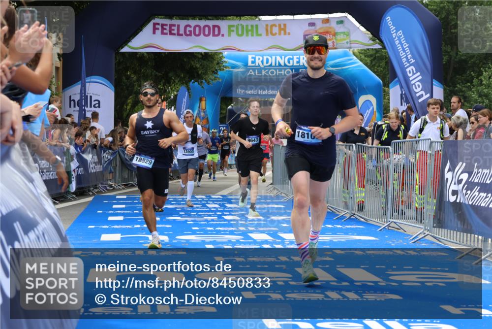 29.06.2025 - hella hamburg halbmarathon Strokosch-Dieckow http://msf.ph/oto/8450833 29.06.2025 10:37:51 Ziel 1615, 2196, 2404, 3480, 3530, 7229, 9171, 9643, 10793, 13148, 13900, 15303, 18103, 18276, 18277, 18529 meine-sportfotos.de