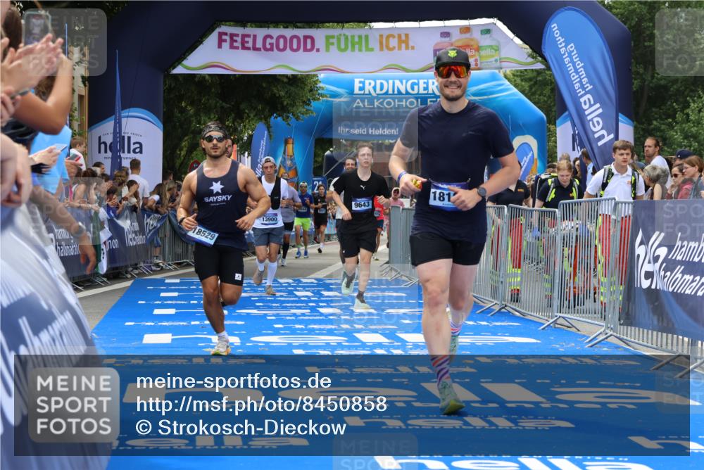29.06.2025 - hella hamburg halbmarathon Strokosch-Dieckow http://msf.ph/oto/8450858 29.06.2025 10:37:51 Ziel 1615, 2196, 2404, 3480, 3530, 7229, 9171, 9643, 10793, 13148, 13900, 15303, 18103, 18276, 18277, 18529 meine-sportfotos.de