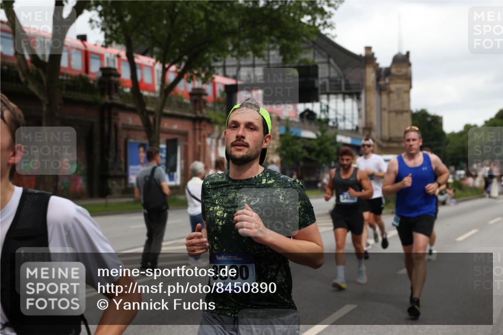 29.06.2025 - hella hamburg halbmarathon Yannick Fuchs http://msf.ph/oto/8450890 29.06.2025 10:55:42 20KM 1135, 1138, 1147, 2086, 2391, 2591, 3400, 4068, 4095, 5839, 5870, 6391, 7033, 7049, 7757, 8364, 8531, 8590, 9297, 9932, 10031, 10177, 10194, 10746, 11465, 12125, 12787, 13064, 13086, 13491, 13699, 13958, 14605, 14628, 15252, 15520, 15539, 15733, 16128, 16145, 18551, 18799 meine-sportfotos.de