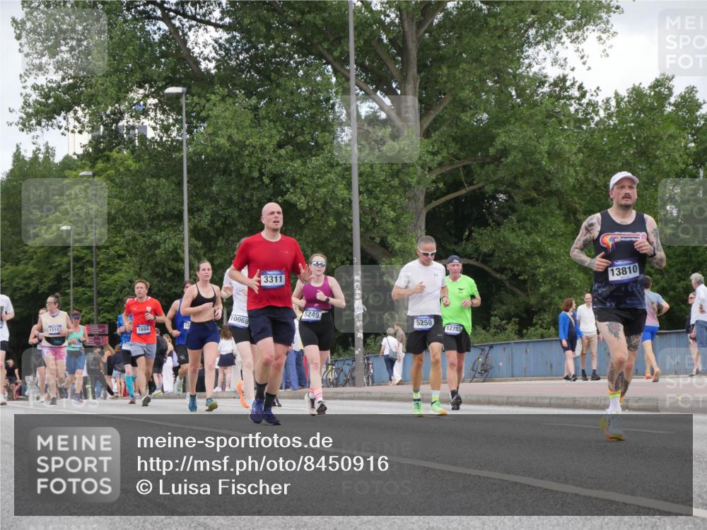 29.06.2025 - hella hamburg halbmarathon Luisa Fischer http://msf.ph/oto/8450916 29.06.2025 10:32:33 Kennedybrücke 15142, 1869, 1694, 3311, 5249, 5250, 12780, 10068, 13810, 1518, 1694, 2699, 3311, 4362, 4395, 5249, 5250, 8560, 10068 meine-sportfotos.de