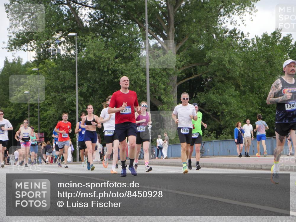 29.06.2025 - hella hamburg halbmarathon Luisa Fischer http://msf.ph/oto/8450928 29.06.2025 10:32:33 Kennedybrücke 311, 5249, 5250, 376, 13, 10068, 15143, 12780, 1694, 18691, 1381, 1518, 1694, 2699, 3311, 4362, 4395, 5249, 5250, 8560, 10068 meine-sportfotos.de