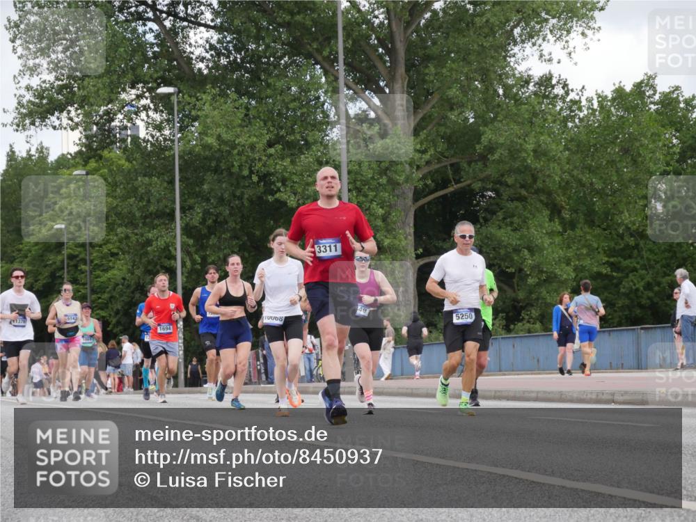 29.06.2025 - hella hamburg halbmarathon Luisa Fischer http://msf.ph/oto/8450937 29.06.2025 10:32:34 Kennedybrücke 1376, 5143, 1869, 1694, 10068, 3311, 49, 5250, 1518, 1694, 2699, 3311, 4362, 4395, 4700, 5249, 5250, 8560, 10068 meine-sportfotos.de