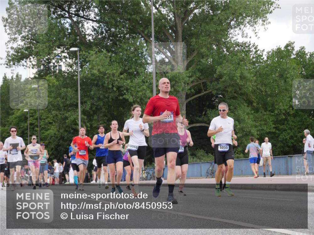 29.06.2025 - hella hamburg halbmarathon Luisa Fischer http://msf.ph/oto/8450953 29.06.2025 10:32:34 Kennedybrücke 5266, 11376, 15143, 1869, 30, 10068, 5250, 49, 1694, 1518, 1694, 2699, 3311, 4362, 4395, 4700, 5249, 5250, 8560, 10068 meine-sportfotos.de