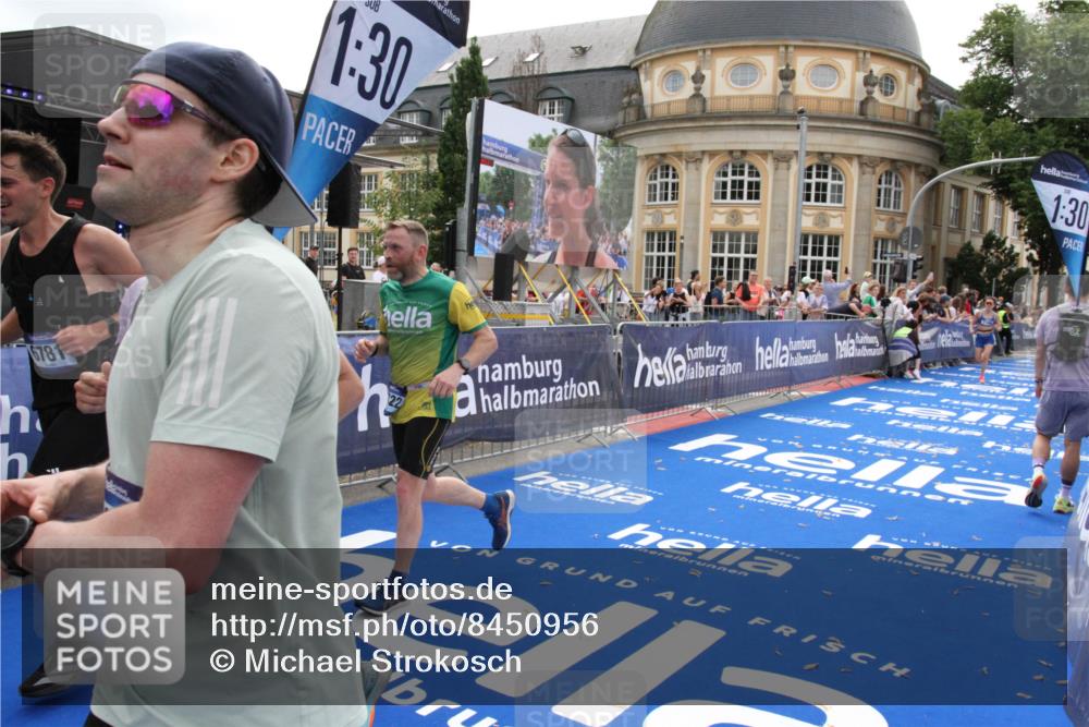 29.06.2025 - hella hamburg halbmarathon Michael Strokosch http://msf.ph/oto/8450956 29.06.2025 10:29:42 Ziel 6781, 7186, 16818, 18422, 18699, 19204 meine-sportfotos.de