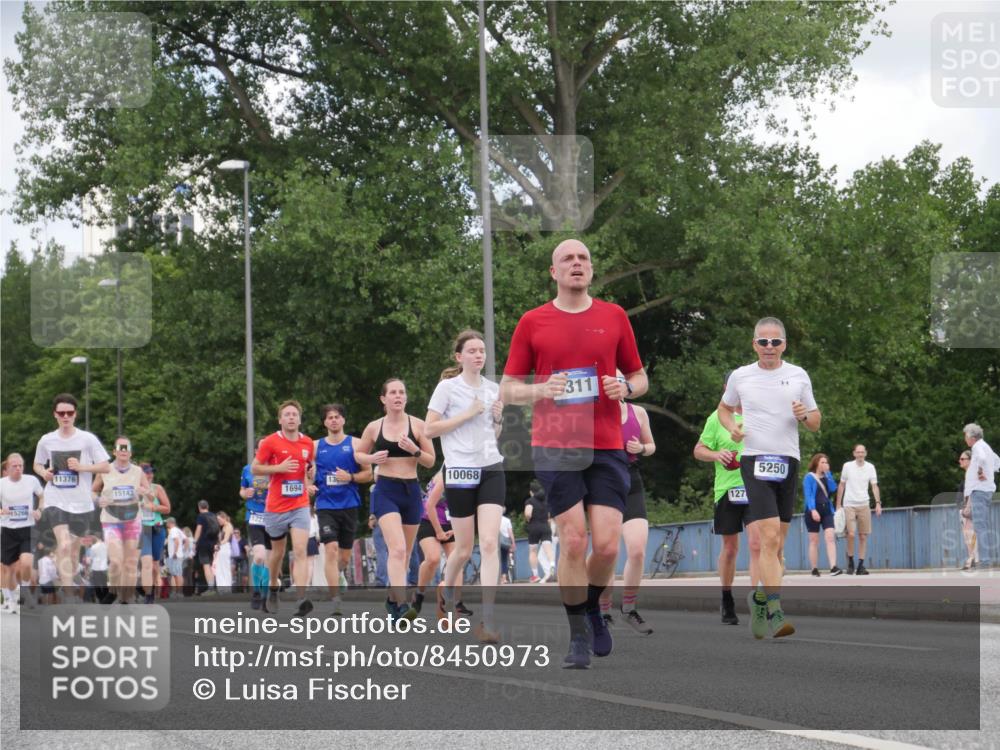 29.06.2025 - hella hamburg halbmarathon Luisa Fischer http://msf.ph/oto/8450973 29.06.2025 10:32:35 Kennedybrücke 15266, 11376, 1694, 15143, 10068, 311, 127, 5250, 1694, 2699, 3311, 4362, 4395, 4700, 5249, 5250, 8560, 10068 meine-sportfotos.de