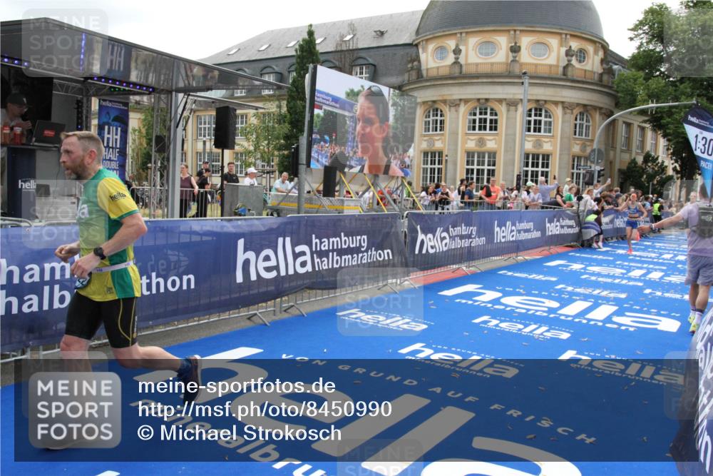 29.06.2025 - hella hamburg halbmarathon Michael Strokosch http://msf.ph/oto/8450990 29.06.2025 10:29:43 Ziel 6781, 7186, 16818, 18422, 18699, 19204 meine-sportfotos.de