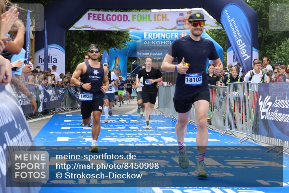 29.06.2025 - hella hamburg halbmarathon Strokosch-Dieckow http://msf.ph/oto/8450998 29.06.2025 10:37:52 Ziel 2196, 2404, 3480, 3530, 7229, 9171, 9643, 10793, 12915, 13148, 13900, 15303, 18103, 18276, 18277, 18529 meine-sportfotos.de