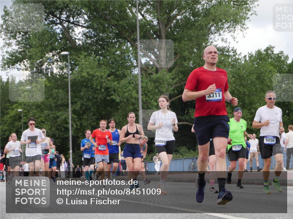 29.06.2025 - hella hamburg halbmarathon Luisa Fischer http://msf.ph/oto/8451009 29.06.2025 10:32:36 Kennedybrücke 15266, 11376, 15143, 12216, 1869, 031, 10068, 1694, 3311, 12780, 5250, 1694, 2699, 3311, 4700, 5249, 5250, 8560, 10068 meine-sportfotos.de
