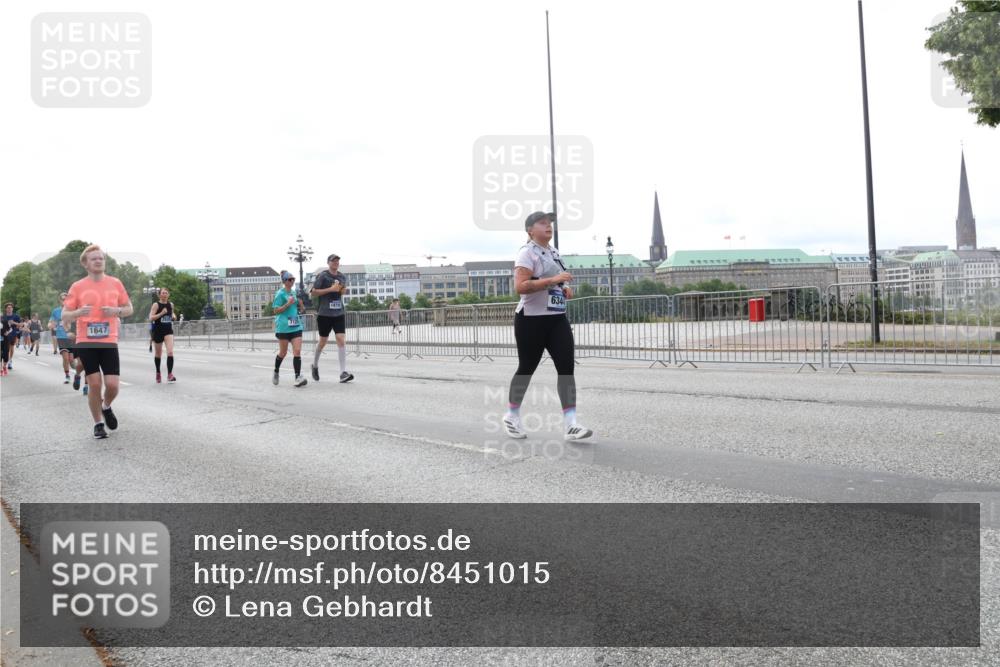 29.06.2025 - hella hamburg halbmarathon Lena Gebhardt http://msf.ph/oto/8451015 29.06.2025 10:30:51 Lombardsbrücke 1647, 1059, 1472, 1647, 1773, 2097, 2268, 2505, 2569, 2754, 2755, 3131, 3281, 4198, 4575, 4819, 6195, 6344, 6556, 6620, 6787, 7071, 7120, 7351, 8757, 9576, 9830, 10989, 11981, 11984, 11988, 12384, 12460, 12461, 12627, 12687, 12688, 14095, 14216, 14421, 14803, 15299, 15466, 15589, 15757, 15789, 15938, 16504, 16791, 16864, 17224, 17463, 17742, 17966, 18362, 18795, 18860, 19052, 19226 meine-sportfotos.de
