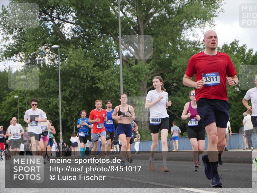 29.06.2025 - hella hamburg halbmarathon Luisa Fischer http://msf.ph/oto/8451017 29.06.2025 10:32:36 Kennedybrücke 15268, 11376, 15143, 69, 12216, 13031, 10068, 5249, 1694, 3311, 1694, 2699, 3311, 4700, 5249, 5250, 8560, 10068 meine-sportfotos.de