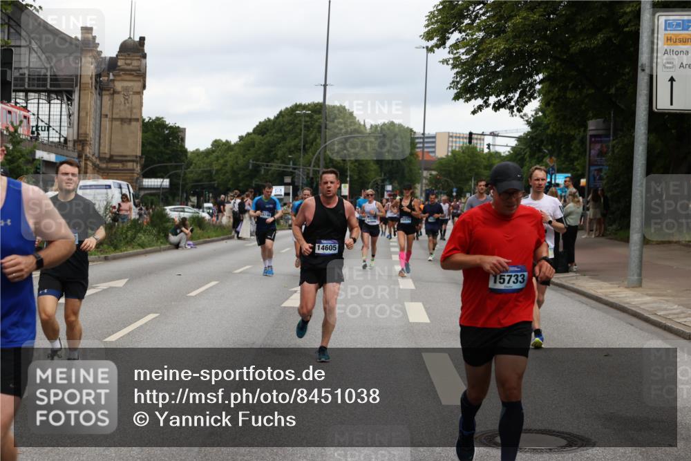 29.06.2025 - hella hamburg halbmarathon Yannick Fuchs http://msf.ph/oto/8451038 29.06.2025 10:55:43 20KM 1135, 1138, 1147, 2086, 2391, 2591, 3097, 3400, 4068, 4095, 5839, 5870, 6391, 7033, 7049, 7757, 8364, 8531, 8590, 9297, 9932, 10031, 10177, 10194, 10746, 11465, 12125, 12787, 13064, 13086, 13491, 13699, 13958, 14605, 14628, 15252, 15520, 15539, 15733, 15908, 16128, 16145, 18551, 18799 meine-sportfotos.de