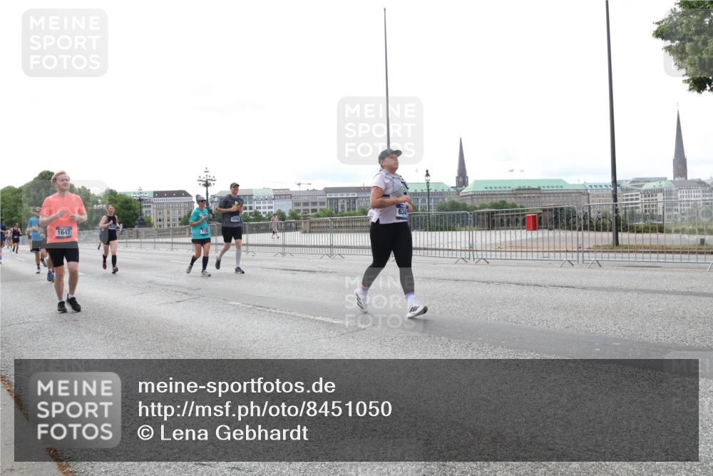29.06.2025 - hella hamburg halbmarathon Lena Gebhardt http://msf.ph/oto/8451050 29.06.2025 10:30:51 Lombardsbrücke 1647, 1059, 1472, 1647, 1773, 2097, 2268, 2505, 2569, 2754, 2755, 3131, 3281, 4198, 4575, 4819, 6195, 6344, 6556, 6620, 6787, 7071, 7120, 7351, 8757, 9576, 9830, 10989, 11981, 11984, 11988, 12384, 12460, 12461, 12627, 12687, 12688, 14095, 14216, 14421, 14803, 15299, 15466, 15589, 15757, 15789, 15938, 16504, 16791, 16864, 17224, 17463, 17742, 17966, 18362, 18795, 18860, 19052, 19226 meine-sportfotos.de