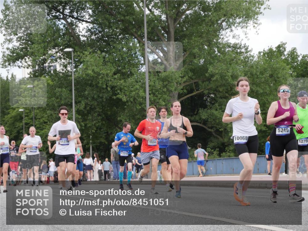 29.06.2025 - hella hamburg halbmarathon Luisa Fischer http://msf.ph/oto/8451051 29.06.2025 10:32:37 Kennedybrücke 2699, 15266, 11376, 12216, 1694, 10068, 5249, 12780, 1694, 2699, 3311, 4700, 5249, 5250, 8560, 10068 meine-sportfotos.de