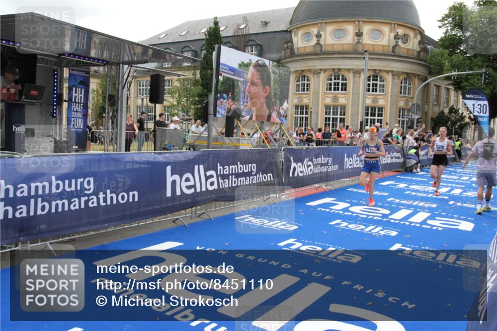 29.06.2025 - hella hamburg halbmarathon Michael Strokosch http://msf.ph/oto/8451110 29.06.2025 10:29:44 Ziel 6781, 7186, 13374, 16818, 18422, 18699, 19204 meine-sportfotos.de