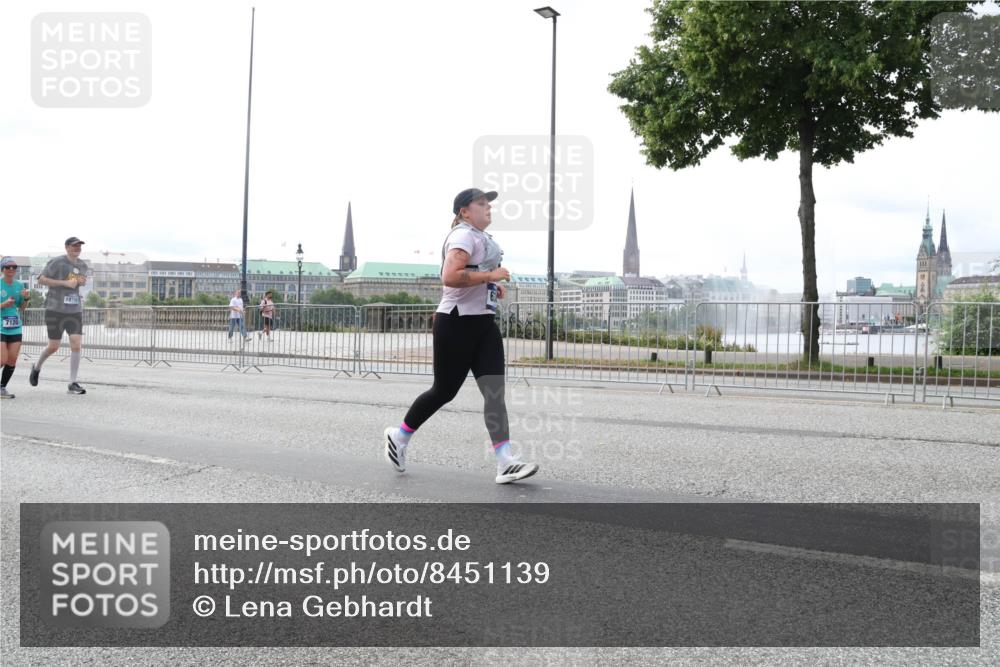 29.06.2025 - hella hamburg halbmarathon Lena Gebhardt http://msf.ph/oto/8451139 29.06.2025 10:30:52 Lombardsbrücke 7120, 18795, 1059, 1472, 1647, 1773, 2097, 2268, 2505, 2569, 2754, 2755, 3131, 3281, 4198, 4575, 4819, 6195, 6344, 6556, 6620, 6787, 7071, 7120, 7351, 8757, 9576, 9830, 10989, 11981, 11984, 11988, 12384, 12460, 12461, 12627, 12687, 12688, 14095, 14216, 14421, 14803, 15299, 15466, 15589, 15757, 15789, 15938, 16504, 16791, 16864, 17224, 17463, 17742, 17966, 18362, 18795, 18860, 19052, 19226 meine-sportfotos.de