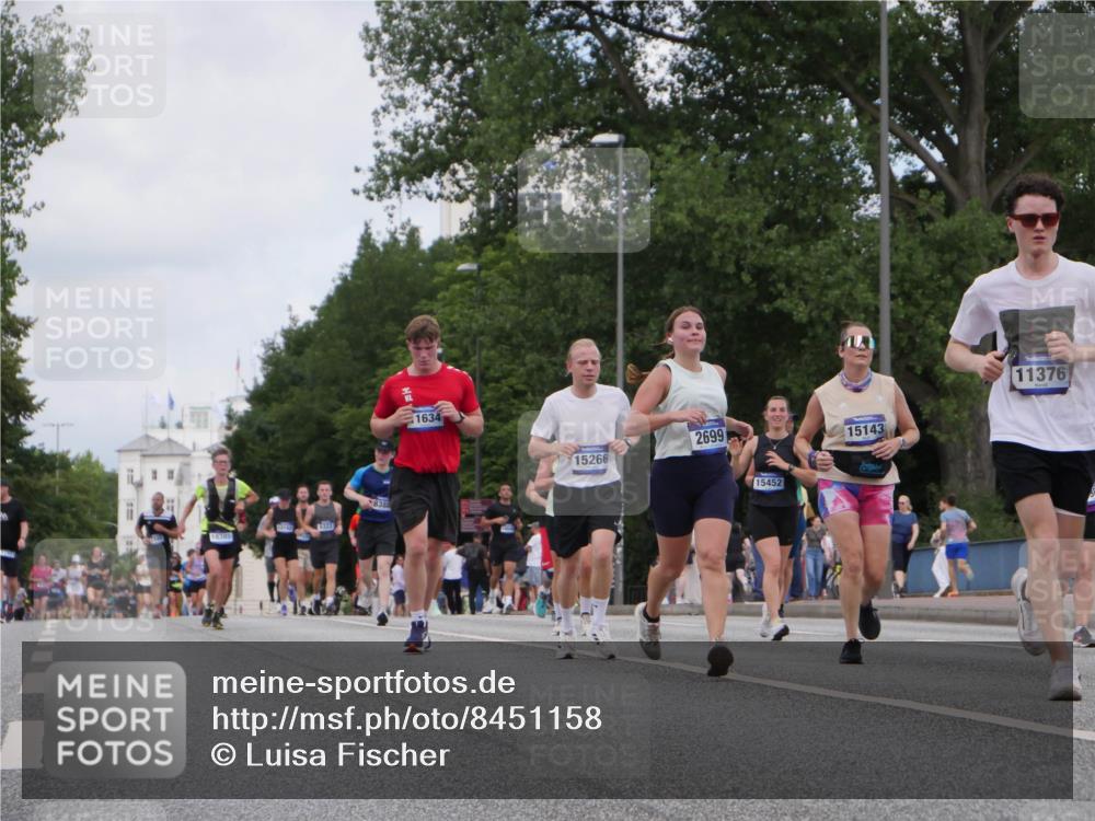 29.06.2025 - hella hamburg halbmarathon Luisa Fischer http://msf.ph/oto/8451158 29.06.2025 10:32:40 Kennedybrücke 18385, 1634, 15266, 2699, 15452, 15143, 11376, 1694, 1869, 2699, 3311, 4700, 5063, 5249, 5250, 8388, 10068 meine-sportfotos.de