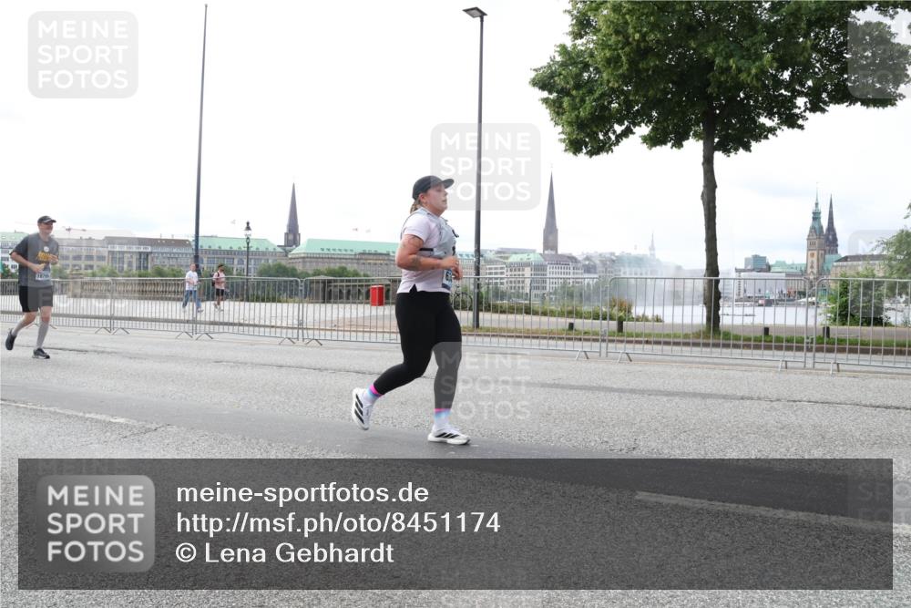 29.06.2025 - hella hamburg halbmarathon Lena Gebhardt http://msf.ph/oto/8451174 29.06.2025 10:30:52 Lombardsbrücke 18795, 1059, 1472, 1647, 1773, 2097, 2268, 2505, 2569, 2754, 2755, 3131, 3281, 4198, 4575, 4819, 6195, 6344, 6556, 6620, 6787, 7071, 7120, 7351, 8757, 9576, 9830, 10989, 11981, 11984, 11988, 12384, 12460, 12461, 12627, 12687, 12688, 14095, 14216, 14421, 14803, 15299, 15466, 15589, 15757, 15789, 15938, 16504, 16791, 16864, 17224, 17463, 17742, 17966, 18362, 18795, 18860, 19052, 19226 meine-sportfotos.de