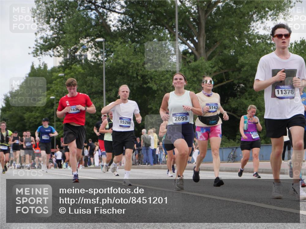 29.06.2025 - hella hamburg halbmarathon Luisa Fischer http://msf.ph/oto/8451201 29.06.2025 10:32:41 Kennedybrücke 18385, 8388, 1634, 15266, 2699, 5143, 4982, 11376, 1694, 1869, 2699, 3311, 4700, 5063, 5249, 5250, 8388, 10068 meine-sportfotos.de