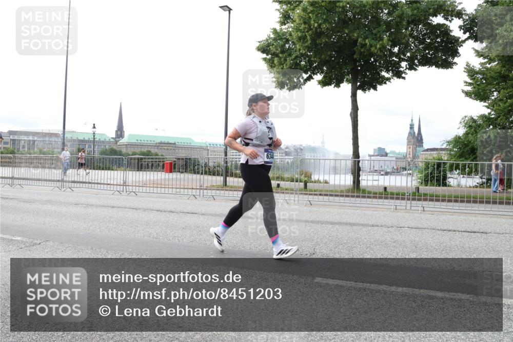 29.06.2025 - hella hamburg halbmarathon Lena Gebhardt http://msf.ph/oto/8451203 29.06.2025 10:30:52 Lombardsbrücke 6344, 1059, 1472, 1647, 1773, 2097, 2268, 2505, 2569, 2754, 2755, 3131, 3281, 4198, 4575, 4819, 6195, 6344, 6556, 6620, 6787, 7071, 7120, 7351, 8757, 9576, 9830, 10989, 11981, 11984, 11988, 12384, 12460, 12461, 12627, 12687, 12688, 14095, 14216, 14421, 14803, 15299, 15466, 15589, 15757, 15789, 15938, 16504, 16791, 16864, 17224, 17463, 17742, 17966, 18362, 18795, 18860, 19052, 19226 meine-sportfotos.de