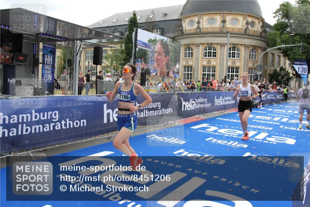 29.06.2025 - hella hamburg halbmarathon Michael Strokosch http://msf.ph/oto/8451206 29.06.2025 10:29:45 Ziel 7186, 13374, 16818 meine-sportfotos.de