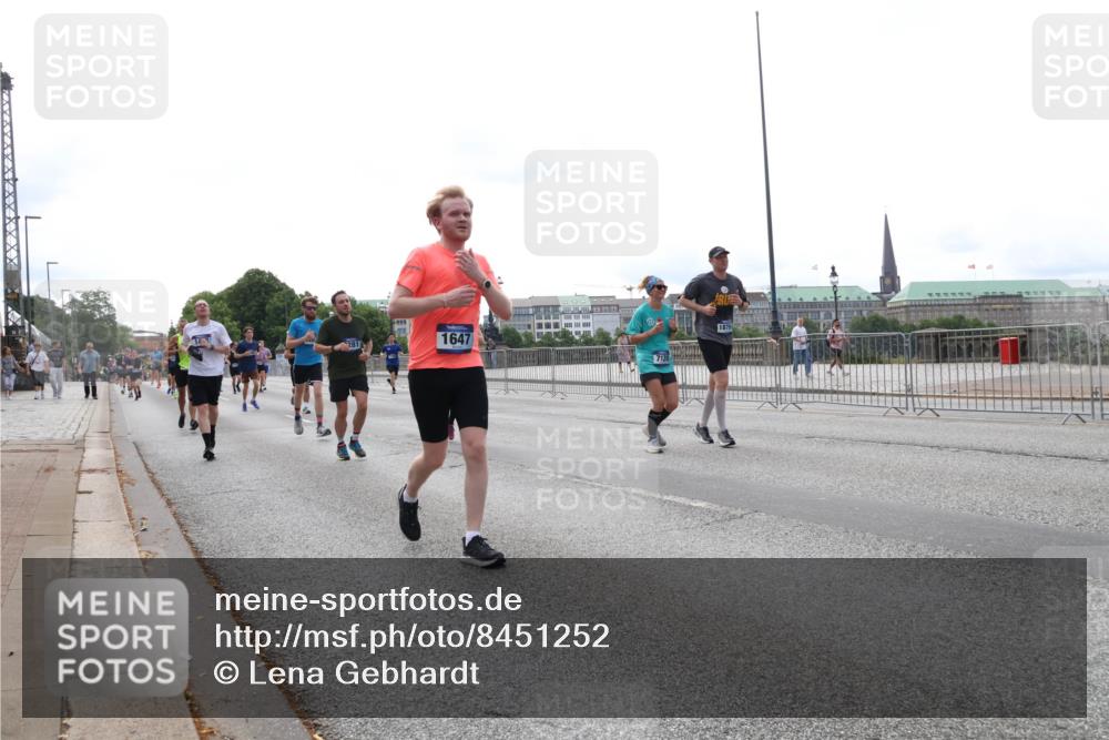 29.06.2025 - hella hamburg halbmarathon Lena Gebhardt http://msf.ph/oto/8451252 29.06.2025 10:30:53 Lombardsbrücke 1647, 1059, 1472, 1647, 1773, 2097, 2268, 2505, 2569, 2754, 2755, 3131, 3281, 4198, 4561, 4575, 4819, 6195, 6344, 6556, 6620, 6787, 7071, 7120, 7351, 8757, 9576, 9830, 10989, 11981, 11984, 11988, 12384, 12460, 12461, 12627, 12687, 12688, 14095, 14216, 14421, 14803, 15299, 15466, 15589, 15757, 15789, 16504, 16791, 16864, 17224, 17463, 17509, 17742, 17966, 18362, 18795, 18860, 19052, 19226 meine-sportfotos.de