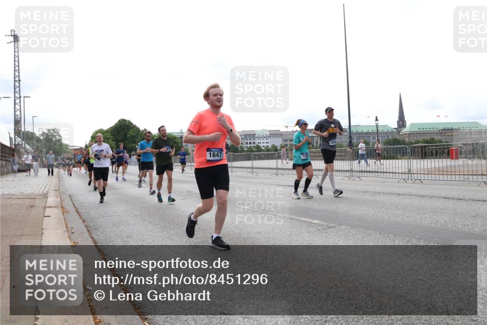 29.06.2025 - hella hamburg halbmarathon Lena Gebhardt http://msf.ph/oto/8451296 29.06.2025 10:30:53 Lombardsbrücke 1475, 1647, 1059, 1472, 1647, 1773, 2097, 2268, 2505, 2569, 2754, 2755, 3131, 3281, 4198, 4561, 4575, 4819, 6195, 6344, 6556, 6620, 6787, 7071, 7120, 7351, 8757, 9576, 9830, 10989, 11981, 11984, 11988, 12384, 12460, 12461, 12627, 12687, 12688, 14095, 14216, 14421, 14803, 15299, 15466, 15589, 15757, 15789, 16504, 16791, 16864, 17224, 17463, 17509, 17742, 17966, 18362, 18795, 18860, 19052, 19226 meine-sportfotos.de