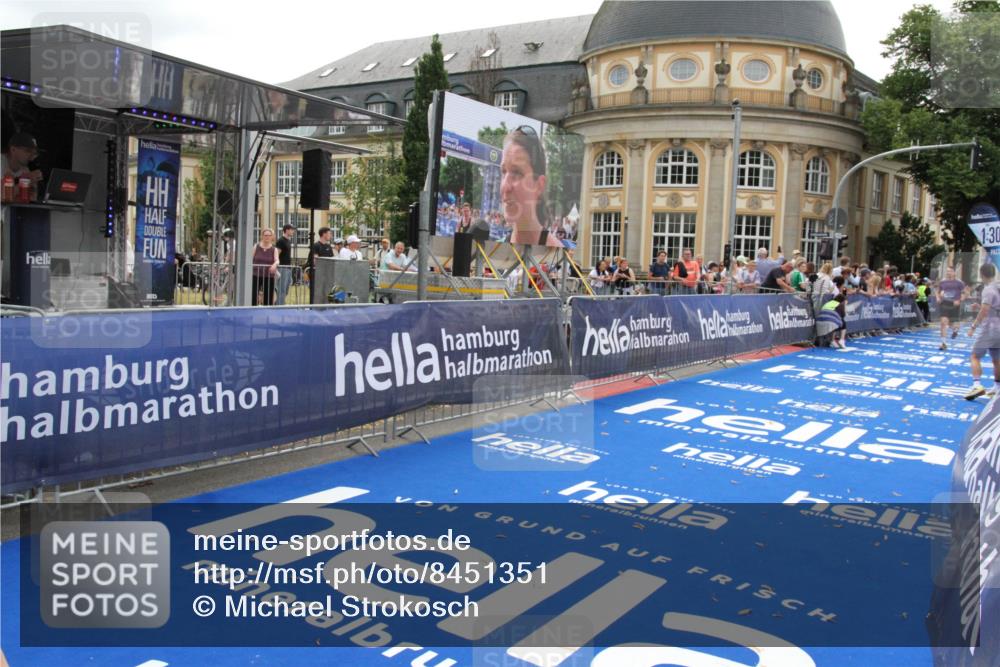 29.06.2025 - hella hamburg halbmarathon Michael Strokosch http://msf.ph/oto/8451351 29.06.2025 10:29:47 Ziel 7186, 13374, 16818 meine-sportfotos.de