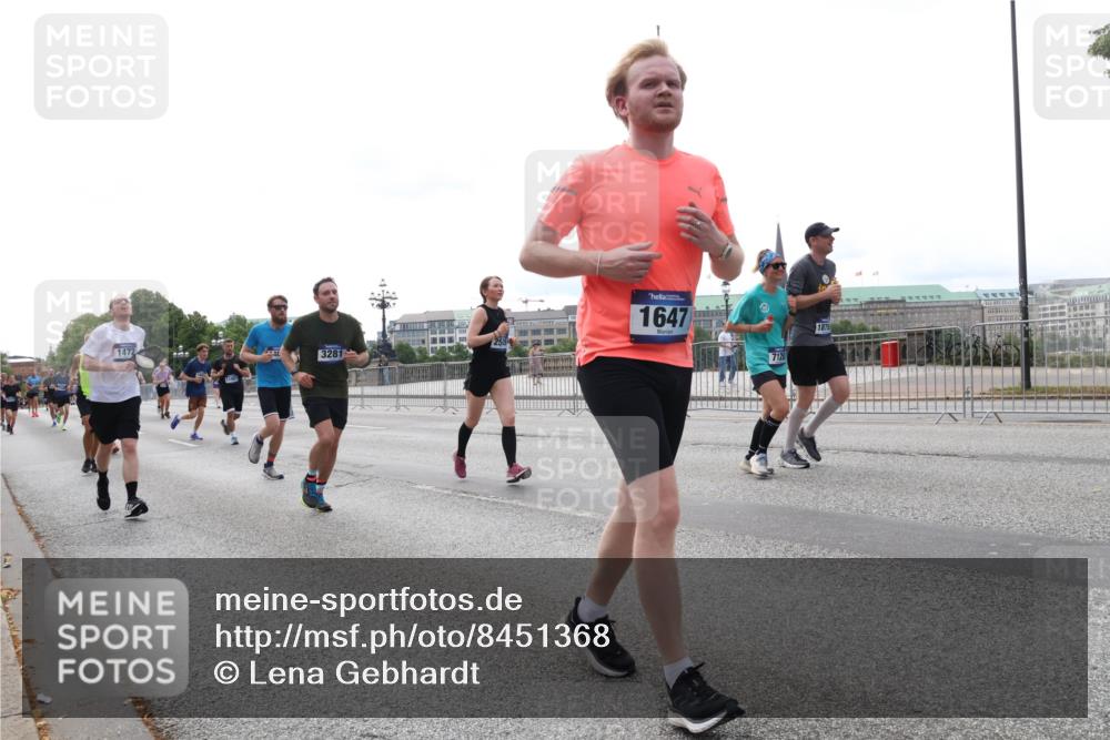 29.06.2025 - hella hamburg halbmarathon Lena Gebhardt http://msf.ph/oto/8451368 29.06.2025 10:30:54 Lombardsbrücke 1472, 3281, 1647, 7120, 187, 1059, 1472, 1647, 1773, 2097, 2268, 2505, 2569, 2754, 2755, 3131, 3281, 4198, 4561, 4575, 4819, 6195, 6344, 6556, 6620, 6787, 7071, 7120, 7351, 8757, 9576, 9830, 10989, 11981, 11984, 11988, 12384, 12460, 12461, 12627, 12687, 12688, 14095, 14216, 14421, 14803, 15299, 15466, 15589, 15757, 15789, 16504, 16791, 16864, 17224, 17463, 17509, 17742, 17966, 18362, 18795, 18860, 19052, 19226 meine-sportfotos.de