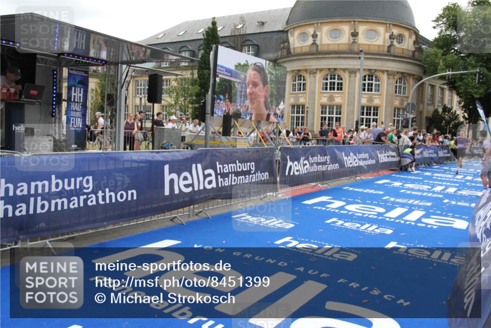 29.06.2025 - hella hamburg halbmarathon Michael Strokosch http://msf.ph/oto/8451399 29.06.2025 10:29:47 Ziel 7186, 13374, 16818 meine-sportfotos.de