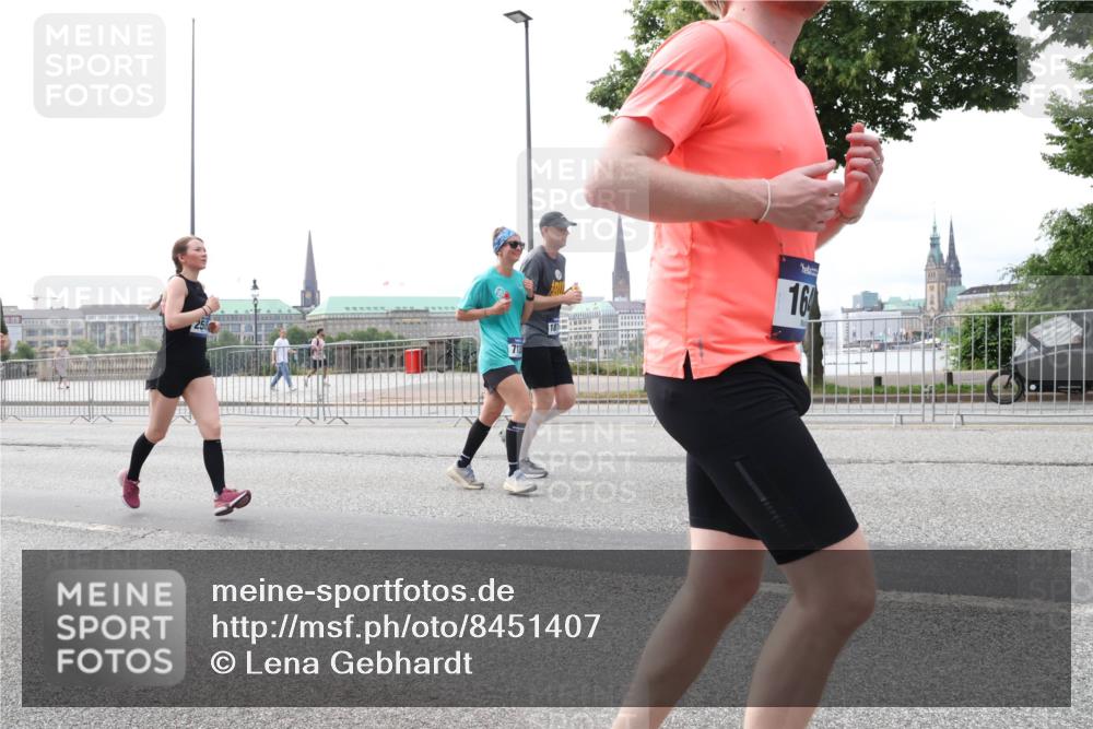 29.06.2025 - hella hamburg halbmarathon Lena Gebhardt http://msf.ph/oto/8451407 29.06.2025 10:30:55 Lombardsbrücke 712, 16, 1059, 1472, 1647, 1773, 2097, 2268, 2505, 2569, 2754, 2755, 3131, 3281, 4198, 4561, 4575, 4819, 6195, 6344, 6556, 6620, 6787, 7071, 7120, 7351, 8757, 9576, 9830, 10989, 11981, 11984, 11988, 12384, 12460, 12461, 12627, 12687, 12688, 14095, 14216, 14421, 14803, 15299, 15466, 15589, 15757, 15789, 16504, 16791, 17224, 17463, 17509, 17742, 17966, 18362, 18795, 18860, 19052, 19226 meine-sportfotos.de