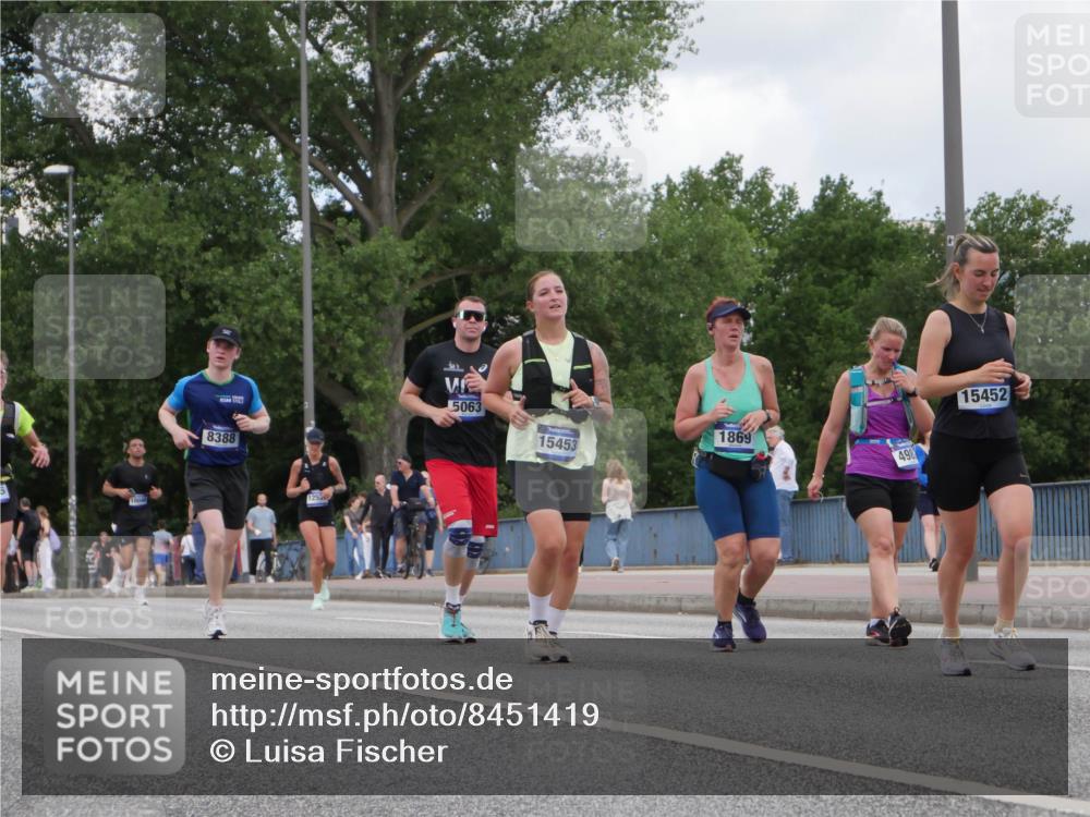 29.06.2025 - hella hamburg halbmarathon Luisa Fischer http://msf.ph/oto/8451419 29.06.2025 10:32:45 Kennedybrücke 8388, 5063, 15453, 1869, 498, 15452, 1869, 2699, 4700, 4982, 5063, 5249, 5322, 8388, 10162 meine-sportfotos.de