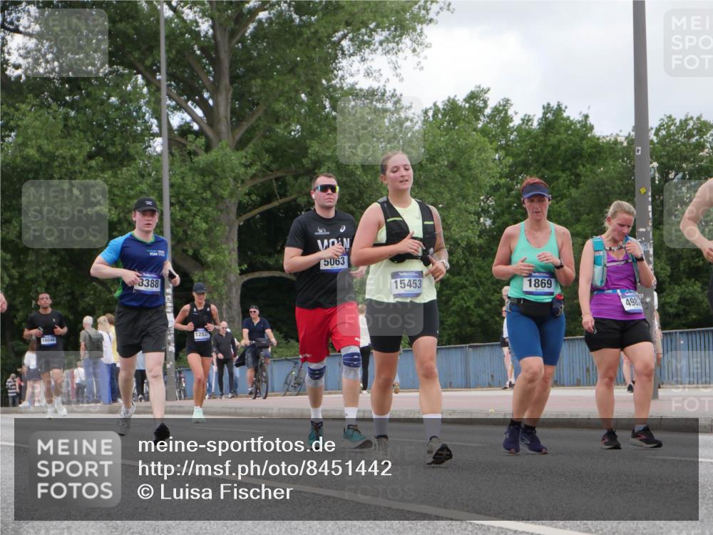 29.06.2025 - hella hamburg halbmarathon Luisa Fischer http://msf.ph/oto/8451442 29.06.2025 10:32:46 Kennedybrücke 18046, 3388, 12531, 5063, 15453, 1869, 4982, 1869, 4700, 4982, 5063, 5322, 8388, 10162 meine-sportfotos.de
