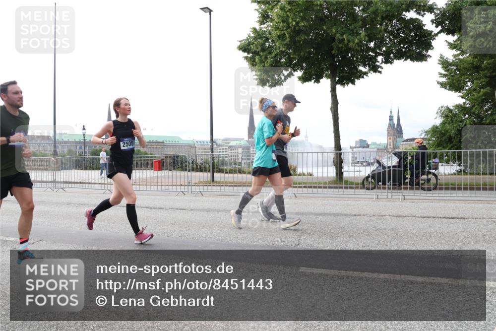 29.06.2025 - hella hamburg halbmarathon Lena Gebhardt http://msf.ph/oto/8451443 29.06.2025 10:30:55 Lombardsbrücke 2505, 1059, 1472, 1647, 1773, 2097, 2268, 2505, 2569, 2754, 2755, 3131, 3281, 4198, 4561, 4575, 4819, 6195, 6344, 6556, 6620, 6787, 7071, 7120, 7351, 8757, 9576, 9830, 10989, 11981, 11984, 11988, 12384, 12460, 12461, 12627, 12687, 12688, 14095, 14216, 14421, 14803, 15299, 15466, 15589, 15757, 15789, 16504, 16791, 17224, 17463, 17509, 17742, 17966, 18362, 18795, 18860, 19052, 19226 meine-sportfotos.de