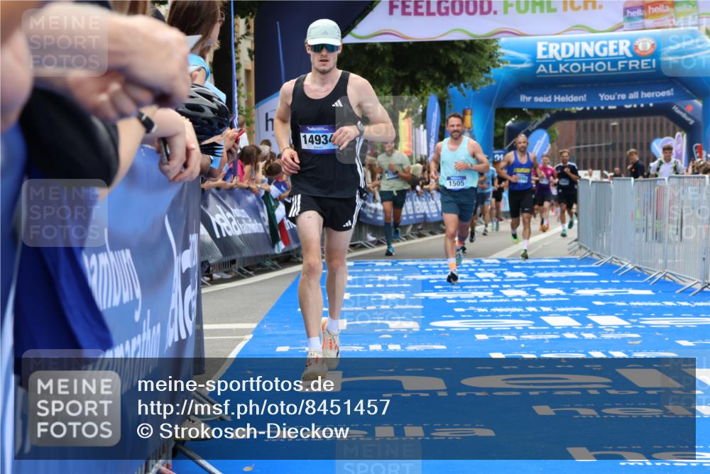 29.06.2025 - hella hamburg halbmarathon Strokosch-Dieckow http://msf.ph/oto/8451457 29.06.2025 10:37:38 Ziel 1290, 1505, 1615, 5791, 7831, 10451, 10922, 11106, 13595, 14934, 18193, 18216 meine-sportfotos.de