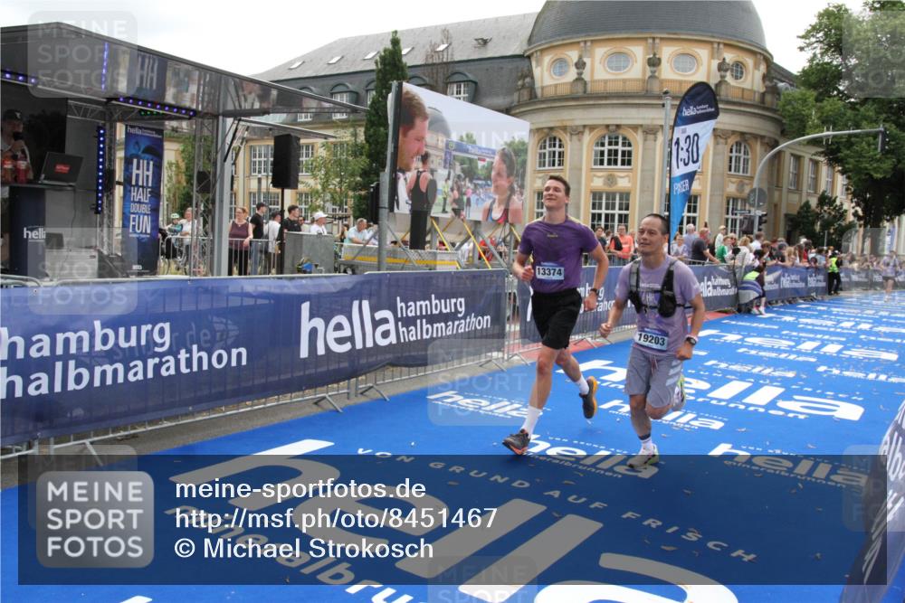 29.06.2025 - hella hamburg halbmarathon Michael Strokosch http://msf.ph/oto/8451467 29.06.2025 10:29:50 Ziel 13374, 19202 meine-sportfotos.de