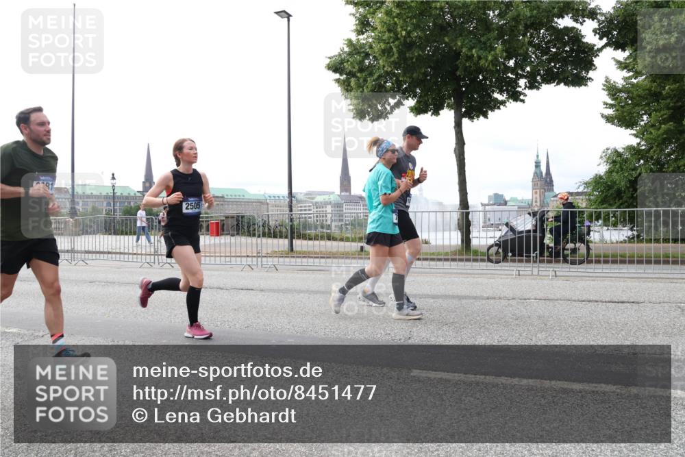 29.06.2025 - hella hamburg halbmarathon Lena Gebhardt http://msf.ph/oto/8451477 29.06.2025 10:30:55 Lombardsbrücke 2505, 1059, 1472, 1647, 1773, 2097, 2268, 2505, 2569, 2754, 2755, 3131, 3281, 4198, 4561, 4575, 4819, 6195, 6344, 6556, 6620, 6787, 7071, 7120, 7351, 8757, 9576, 9830, 10989, 11981, 11984, 11988, 12384, 12460, 12461, 12627, 12687, 12688, 14095, 14216, 14421, 14803, 15299, 15466, 15589, 15757, 15789, 16504, 16791, 17224, 17463, 17509, 17742, 17966, 18362, 18795, 18860, 19052, 19226 meine-sportfotos.de