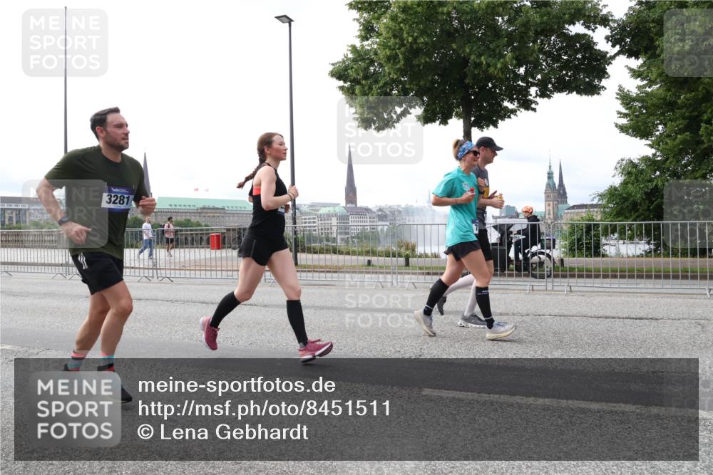 29.06.2025 - hella hamburg halbmarathon Lena Gebhardt http://msf.ph/oto/8451511 29.06.2025 10:30:56 Lombardsbrücke 3281, 1059, 1472, 1647, 1773, 2097, 2268, 2505, 2569, 2754, 2755, 3131, 3281, 4198, 4561, 4575, 4819, 6195, 6344, 6556, 6620, 6787, 7071, 7120, 7351, 8072, 8073, 8757, 9576, 9830, 10989, 11981, 11984, 11988, 12384, 12460, 12461, 12627, 12687, 14095, 14216, 14421, 14803, 15299, 15466, 15589, 15757, 15789, 16504, 16791, 17224, 17463, 17509, 17742, 17966, 18362, 18795, 18860, 19052, 19226 meine-sportfotos.de