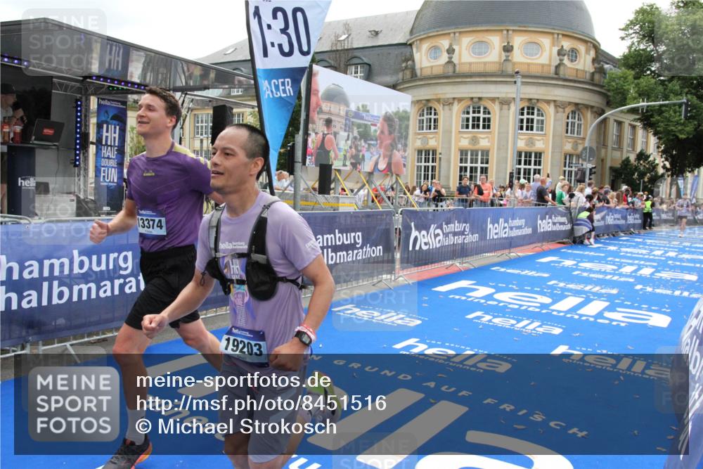 29.06.2025 - hella hamburg halbmarathon Michael Strokosch http://msf.ph/oto/8451516 29.06.2025 10:29:51 Ziel 13374, 19202 meine-sportfotos.de