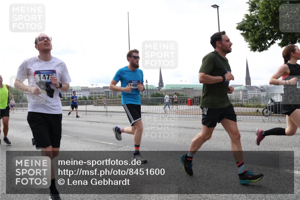 29.06.2025 - hella hamburg halbmarathon Lena Gebhardt http://msf.ph/oto/8451600 29.06.2025 10:30:56 Lombardsbrücke 147, 1480, 1059, 1472, 1647, 1773, 2097, 2268, 2505, 2569, 2754, 2755, 3131, 3281, 4198, 4561, 4575, 4819, 6195, 6344, 6556, 6620, 6787, 7071, 7120, 7351, 8072, 8073, 8757, 9576, 9830, 10989, 11981, 11984, 11988, 12384, 12460, 12461, 12627, 12687, 14095, 14216, 14421, 14803, 15299, 15466, 15589, 15757, 15789, 16504, 16791, 17224, 17463, 17509, 17742, 17966, 18362, 18795, 18860, 19052, 19226 meine-sportfotos.de