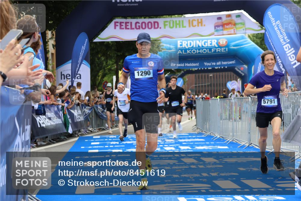 29.06.2025 - hella hamburg halbmarathon Strokosch-Dieckow http://msf.ph/oto/8451619 29.06.2025 10:37:31 Ziel 1290, 2767, 5042, 5791, 6047, 7831, 9017, 9914, 10451, 10922, 11106, 13372, 18159, 18193, 18216, 18723 meine-sportfotos.de