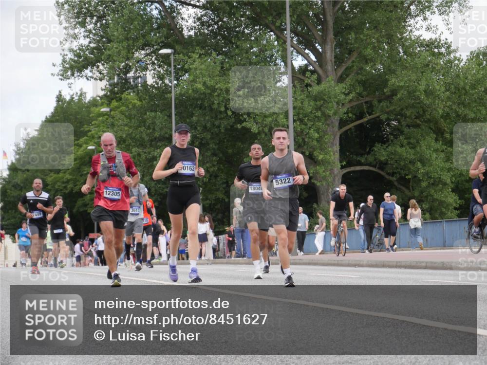 29.06.2025 - hella hamburg halbmarathon Luisa Fischer http://msf.ph/oto/8451627 29.06.2025 10:32:49 Kennedybrücke 7449, 12305, 3613, 118, 0162, 1804, 5322, 1869, 3613, 4982, 5063, 5322, 8388, 10162 meine-sportfotos.de
